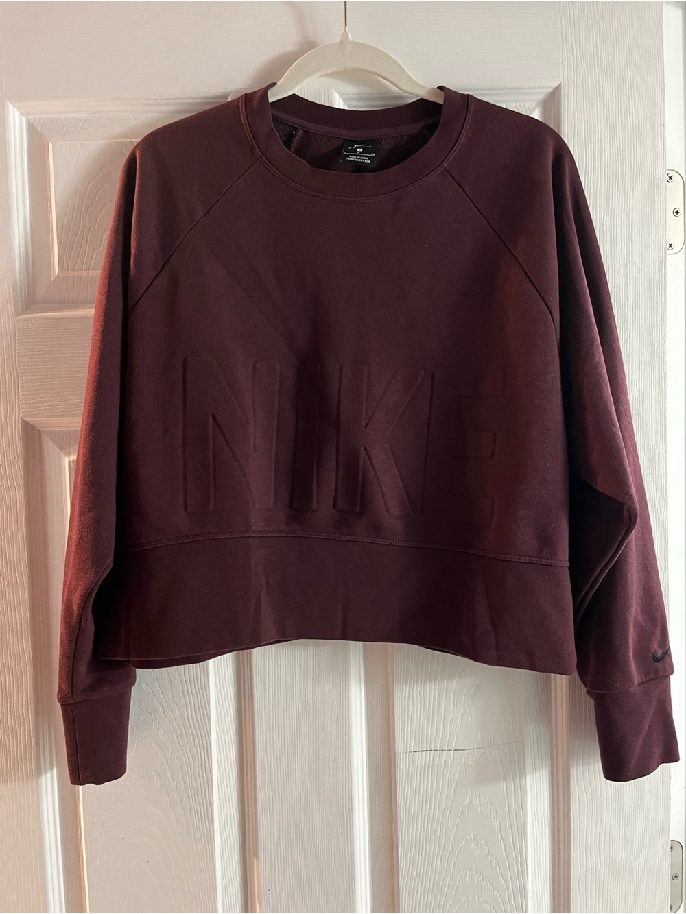 Nike Dri-FIT Embossed Logo Slightly Cropped Sweatshirt Purple (Plum) size Small